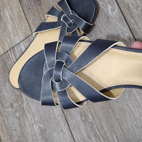 Talbots blue knot leather sandals. Size 7.5 - Picture 7 of 11